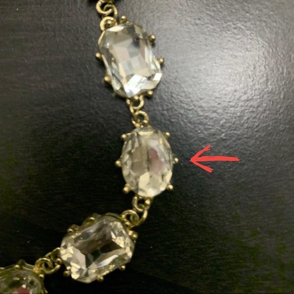 Oval crystal + gold statement necklace - Picture 3 of 3